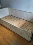 Dagbädd IKEA Hemnes bortskänkes mot avhämtning före 2 ok