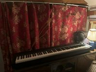 Yamaha P145 Digitalpiano X Rampaket, Svart