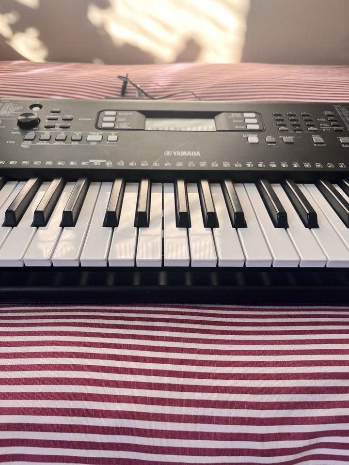 Bärbar keyboard Yamaha PSR E373