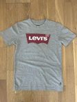 Grå t-shirt från Levis i stl 140