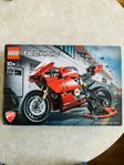 säljes lego technic Ducati Penigale V4R