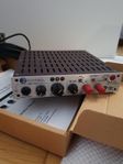 Mic/line-preamp, USB-ljudkort, hörlurar