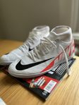 Nike fotbollsskor - inomhusfotboll stl 40,5