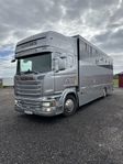 Scania R410 Euro 6 hästlastbil med bodel