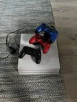 säljer ps4 1 TB med tre kontroller + spel 