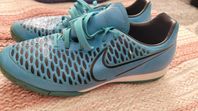 Nike fotboll skor stl 42