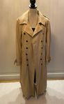 Beige trenchcoat / kappa i strl 48, plagglängd 130 cm