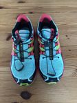 Salomon sneakers storlek 40,5