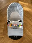 Babysitter babybjörn med Lekbåge 