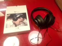 DOQAUS Life4 Over Ear Wireless Bluetooth Headphones.