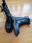 Zara boots st 31