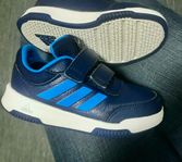 Adidas sneaker i nyskick!