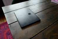 Surface Pro X (SQ1, 8GB, 500gb!)