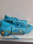 Fotbollskor NIKE Mercurial stl. 40