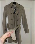 Burberry trenchcoat 34