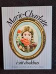 VTG BOK MARIE CHARLOTTE l SITT DOCKHUS av JACK REMISE