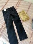 Oanvända Gina Tricot jeans stl 134&140