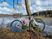 White CX Pro gravel/cx