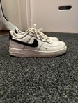 Nike force 1 strl 32