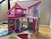 Stort paket Barbie Malibu dockhus