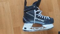 CCM skridskor Ribcore storlek 6