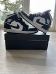 Air Jordan Mid 1