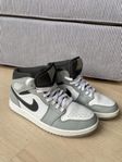 Nike Air Jordan 1 Mid sneakers stl 41  