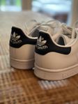 Adidas Stan Smith. 