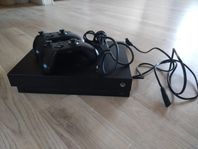 Xbox One X 1TB + 4 spel