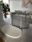 Stokke Sleepi barnsäng