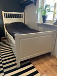 Sängram IKEA Hemnes 90x200 inkl resårbotten/bäddmadrass. 