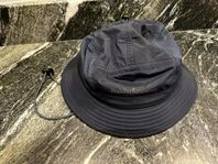 Peak Performance bucket hat