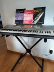 Yamaha keyboard med stativ