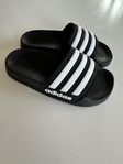 Badskor adidas storlek 28