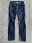 Mörkblåa jeans modell Niki Blue jeans strl 29/32 Filippa K