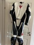 DAINESE 2-delat skinnställ strl SMALL