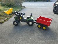 tramptraktor med lastare och släp