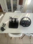 Logitech ratt och pedaler för PS5, PS4 och PC