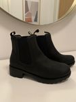 Oanvända Chelsea boots strl 36