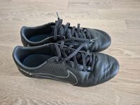 Nike football shoes size42