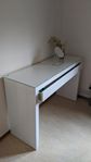 MALM Dressing Table // MALM sminkbord