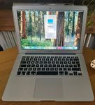 MacBook Air 2015 13” m. Sequoia -Nyköpt laddare, gott ski