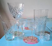 Glas i samma stil, olika typ. 25 delar