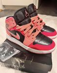 ARI JORDANS 1 Coral Chalk Mid