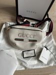 Gucci Logo Leather belt bag 