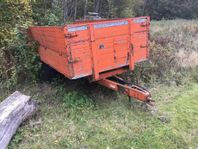 Bredölskärra med tipp. Totalvikt 6600 kg