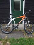 Crescent Edge Mountainbike, 27-växlad