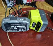 Ryobi 18V batteri, 2.0Ah. En Ryobi laddare ingår.