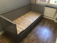 Grå IKEA Hemnes Dagbädd säljes 