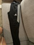 adidas träningsbyxor stl S